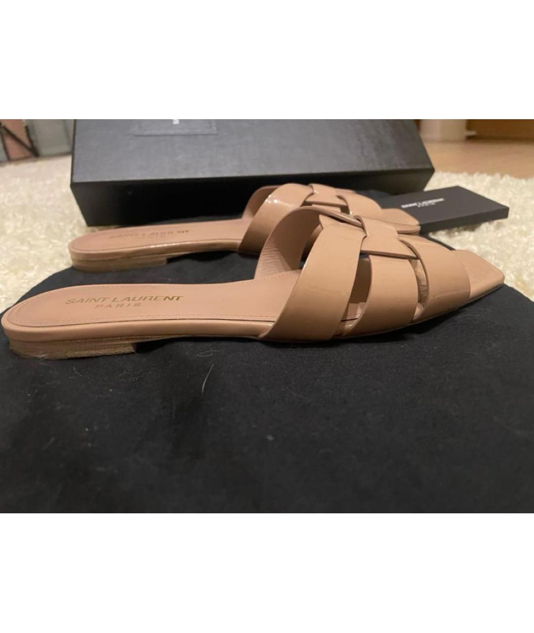 SAINT LAURENT Бежевые босоножки из лакированной кожи, фото 5