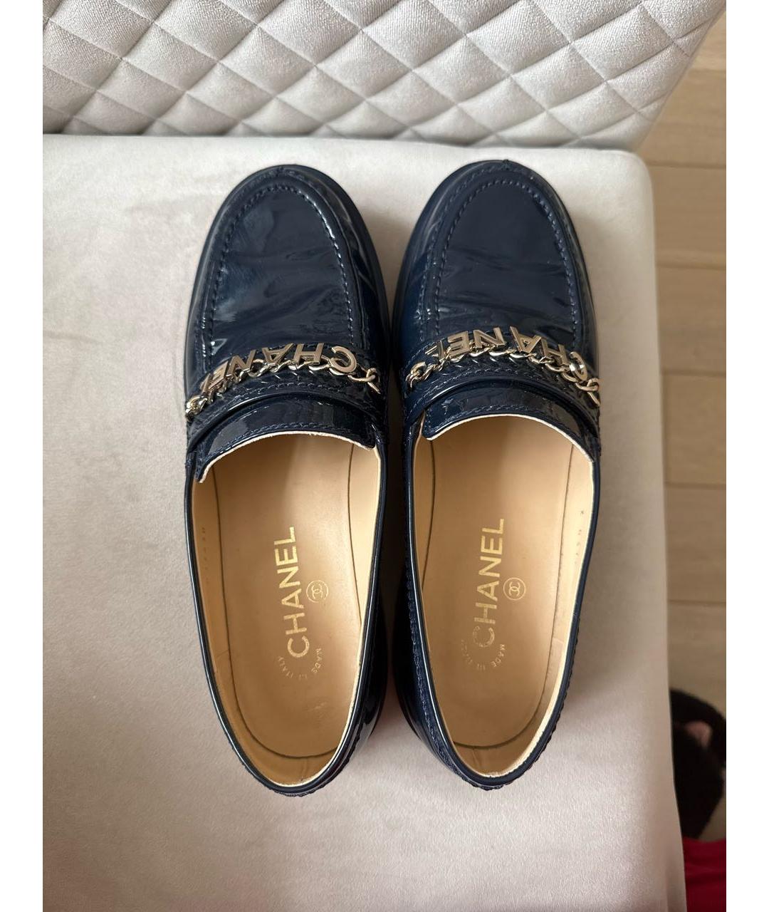 CHANEL Темно-синие лоферы из лакированной кожи, фото 3
