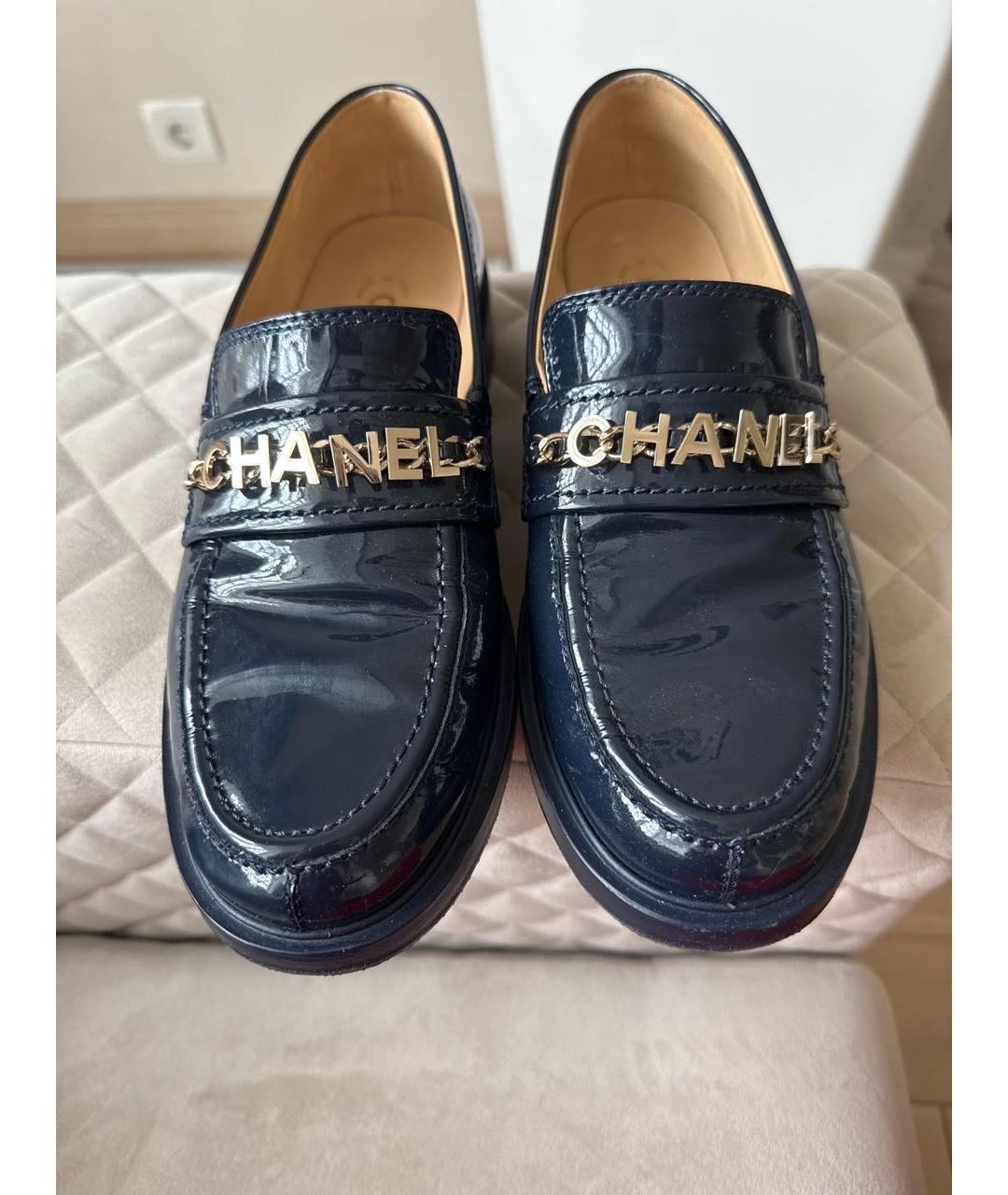 CHANEL Темно-синие лоферы из лакированной кожи, фото 2
