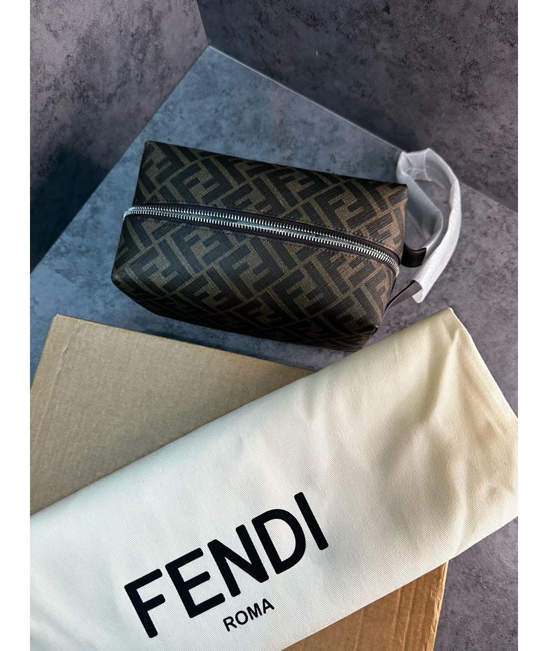 FENDI Коричневая кожаная косметичка, фото 6