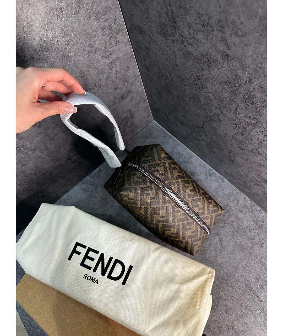 FENDI Коричневая кожаная косметичка, фото 2
