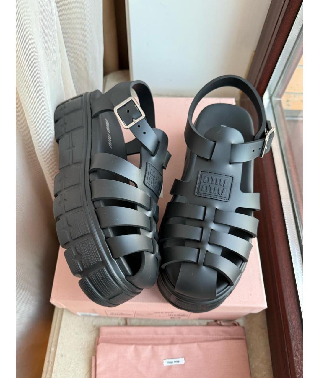 MIU MIU Черные резиновые сандалии, фото 4