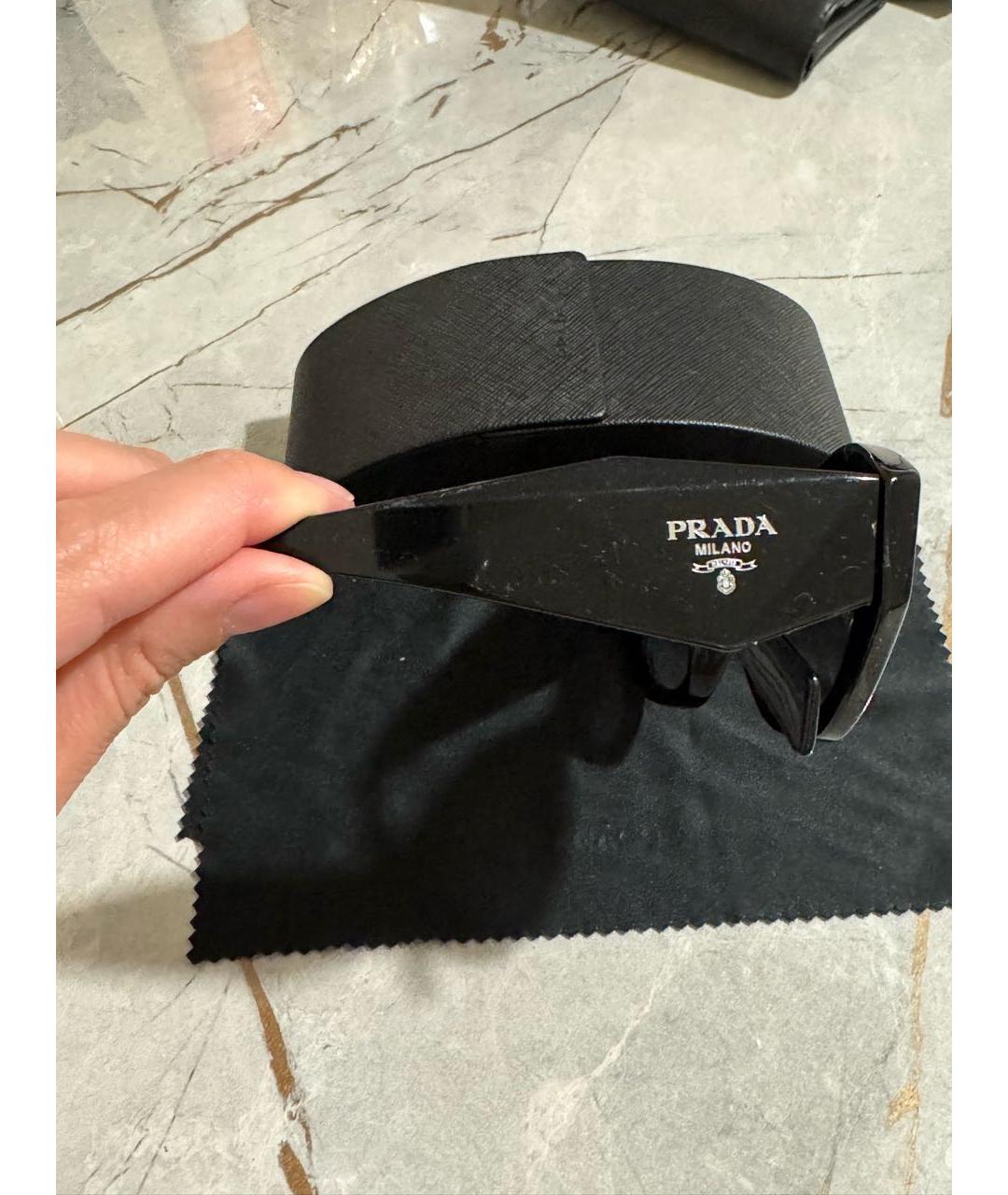 PRADA Черные пластиковые солнцезащитные очки, фото 2