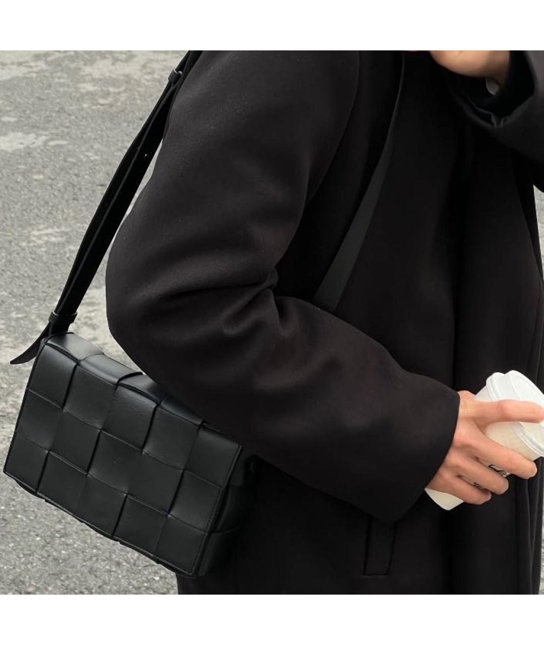 BOTTEGA VENETA Черная кожаная сумка на плечо, фото 2