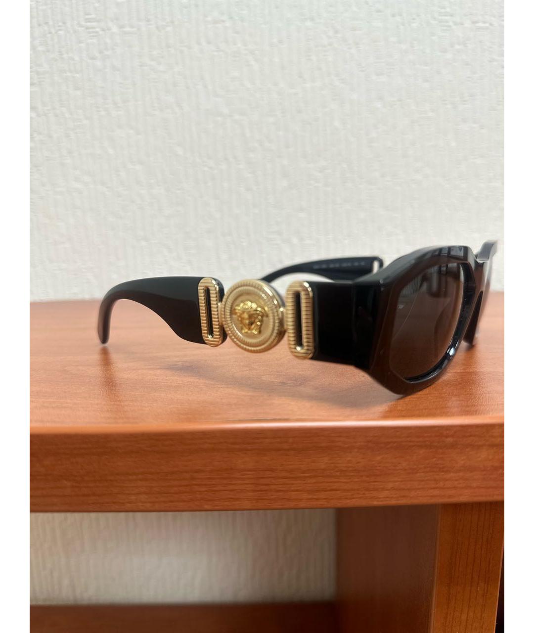 VERSACE Черные пластиковые солнцезащитные очки, фото 3