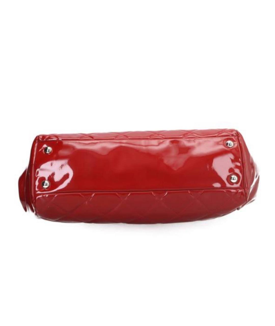 CHANEL Красная сумка тоут из лакированной кожи, фото 3