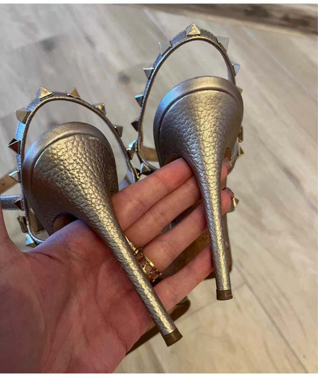 VALENTINO Золотые кожаные босоножки, фото 3