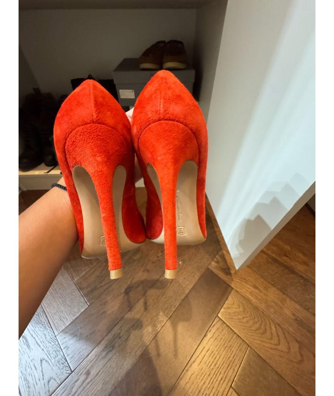 GIANVITO ROSSI Оранжевое замшевые туфли, фото 4
