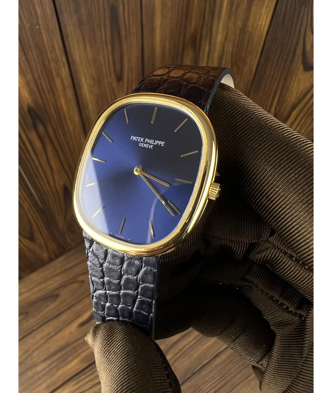 PATEK PHILIPPE Темно-синие часы из желтого золота, фото 3