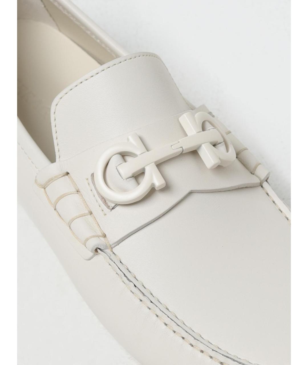 FERRAGAMO Белые кожаные мокасины, фото 4