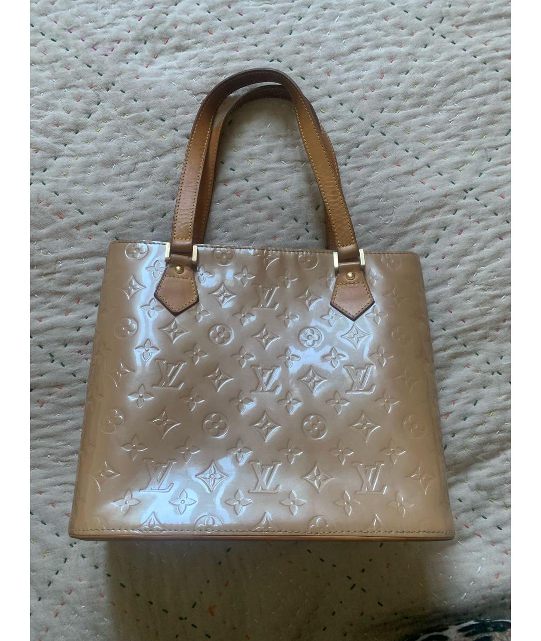 LOUIS VUITTON Бежевая сумка с короткими ручками из лакированной кожи, фото 9