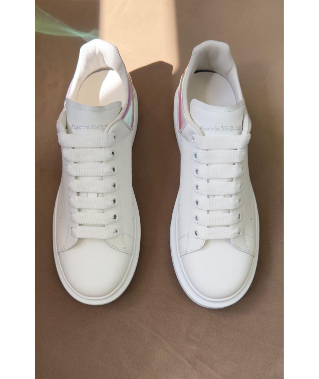 MCQ ALEXANDER MCQUEEN Белые кожаные низкие кроссовки / кеды, фото 2