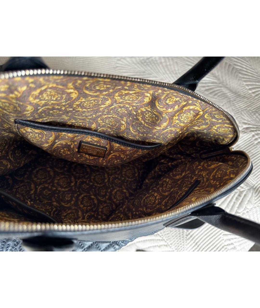 VERSACE Черная кожаная сумка с короткими ручками, фото 7