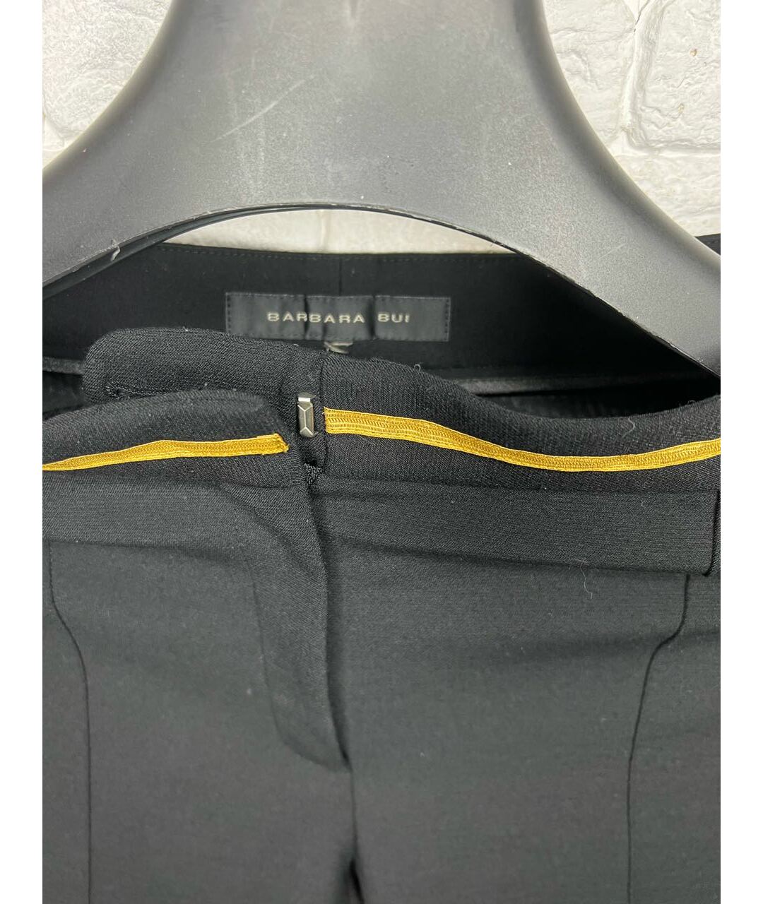 BARBARA BUI Черные полиэстеровые брюки узкие, фото 3