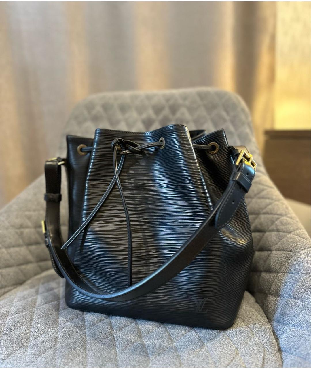 LOUIS VUITTON Черная кожаная сумка с короткими ручками, фото 9