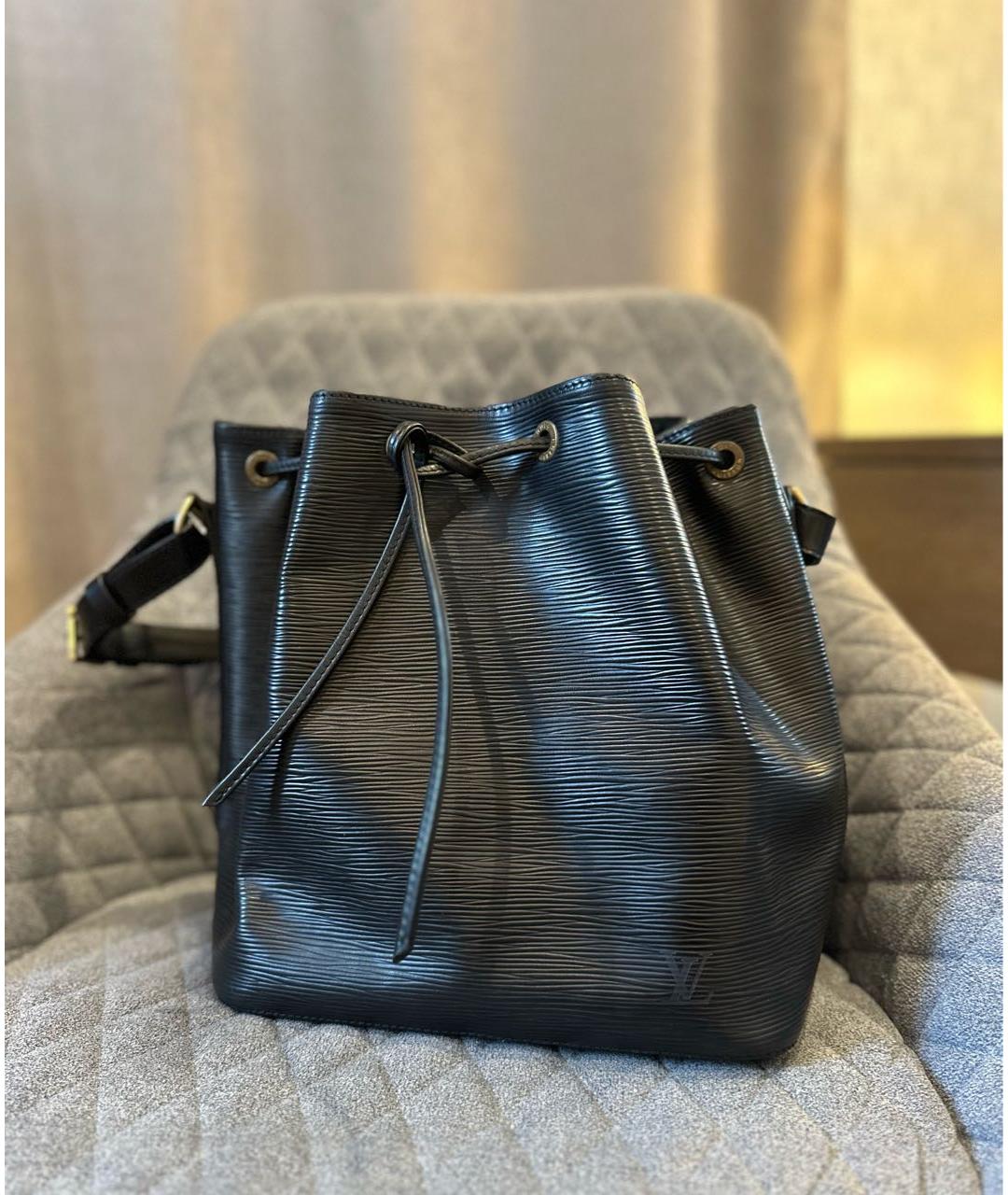 LOUIS VUITTON Черная кожаная сумка с короткими ручками, фото 2