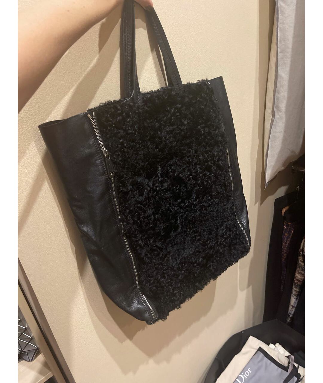 CELINE PRE-OWNED Черная меховая сумка тоут, фото 4