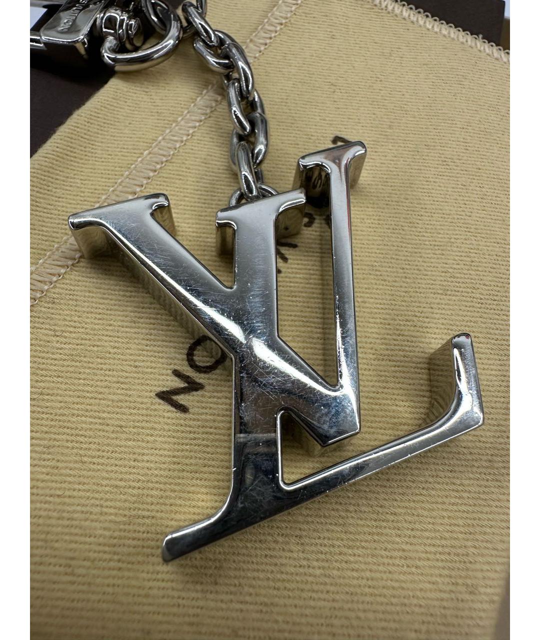 LOUIS VUITTON Серебрянный брелок, фото 6