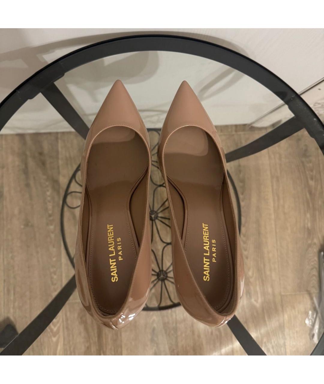 SAINT LAURENT Бежевые туфли из лакированной кожи, фото 3