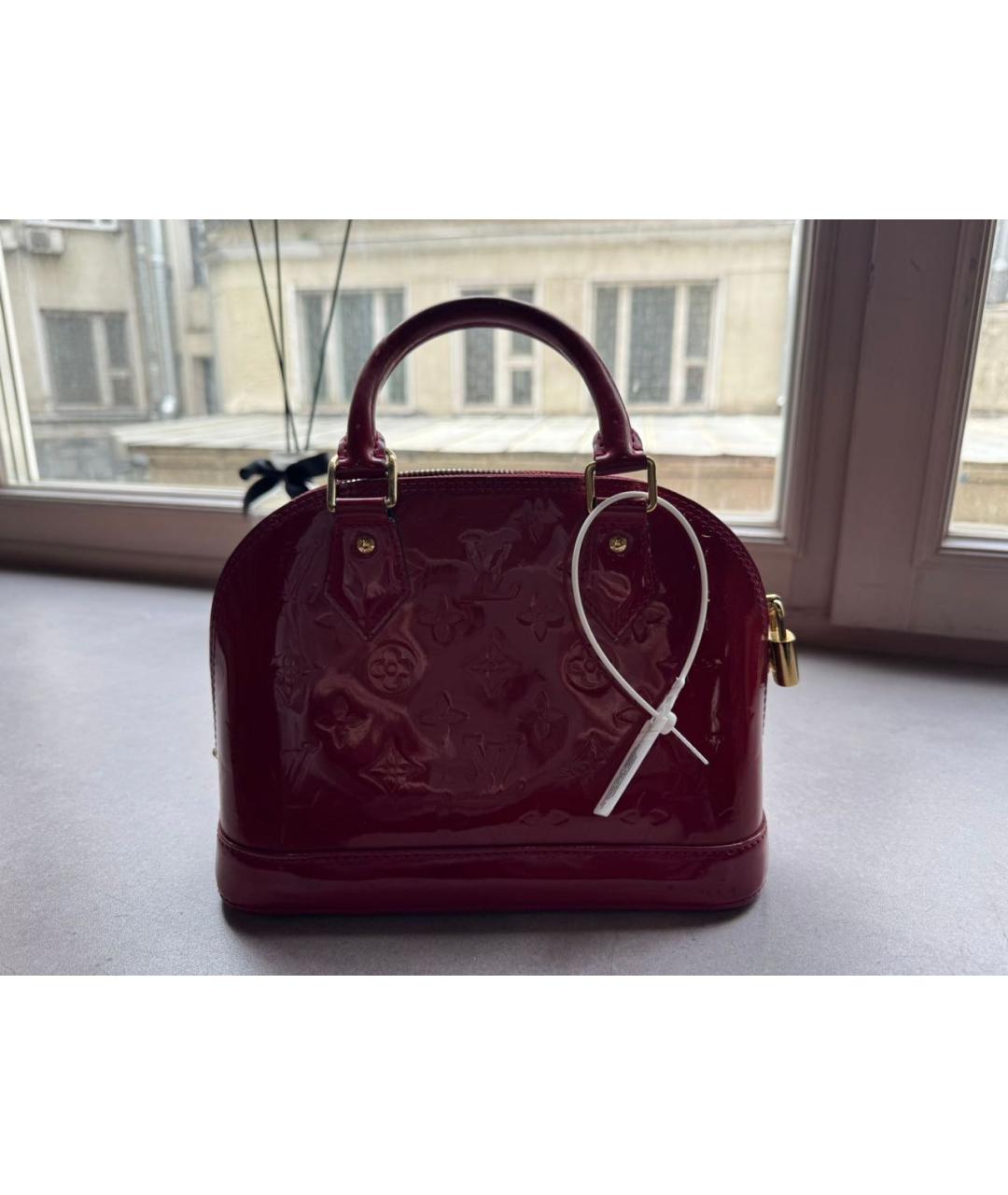 LOUIS VUITTON Красная сумка с короткими ручками из лакированной кожи, фото 2