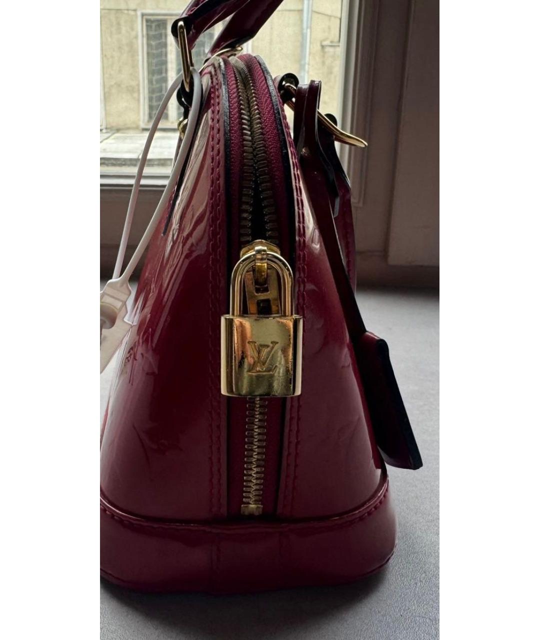 LOUIS VUITTON Красная сумка с короткими ручками из лакированной кожи, фото 4