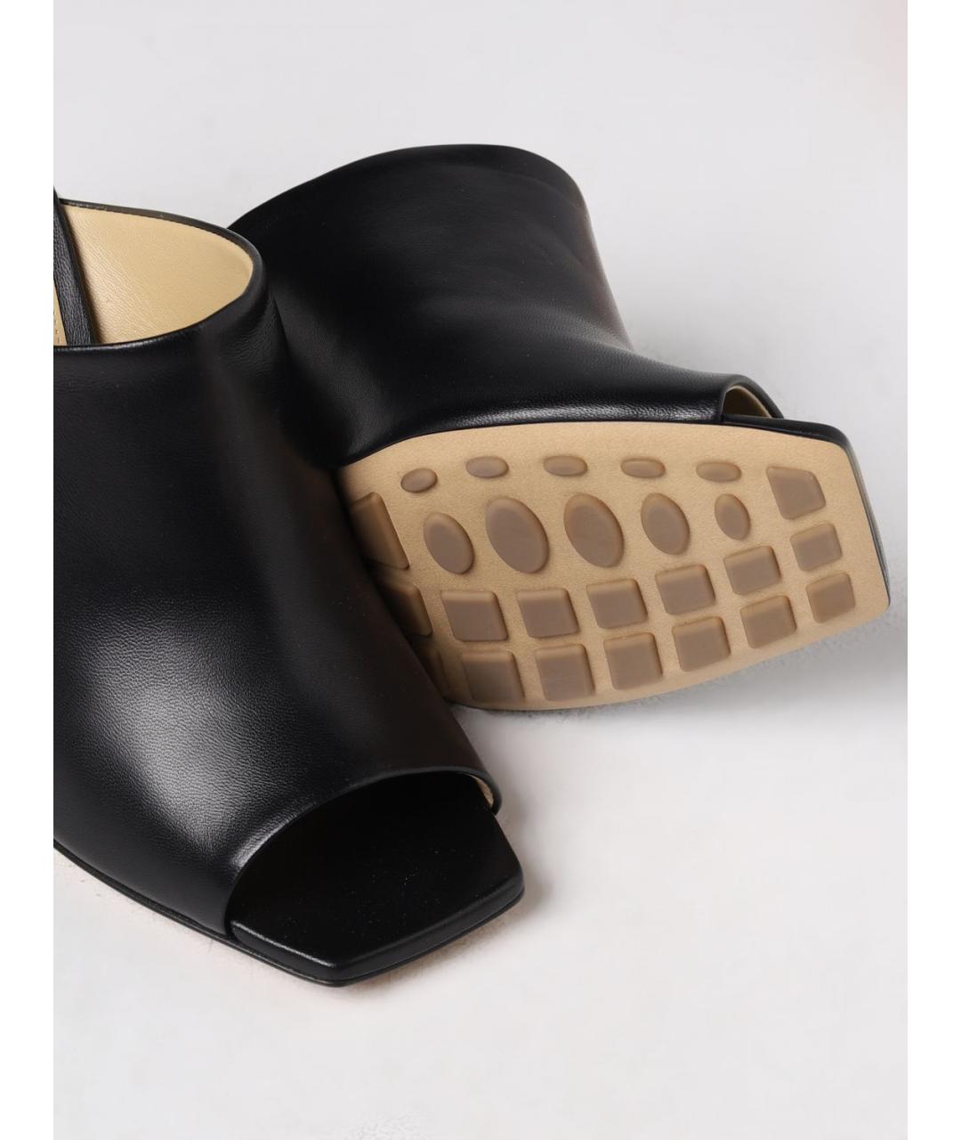 BOTTEGA VENETA Черные кожаные мюли, фото 4