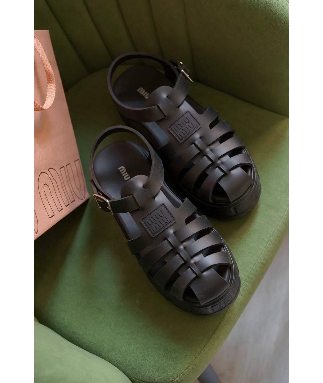 MIU MIU Черные резиновые сандалии, фото 5