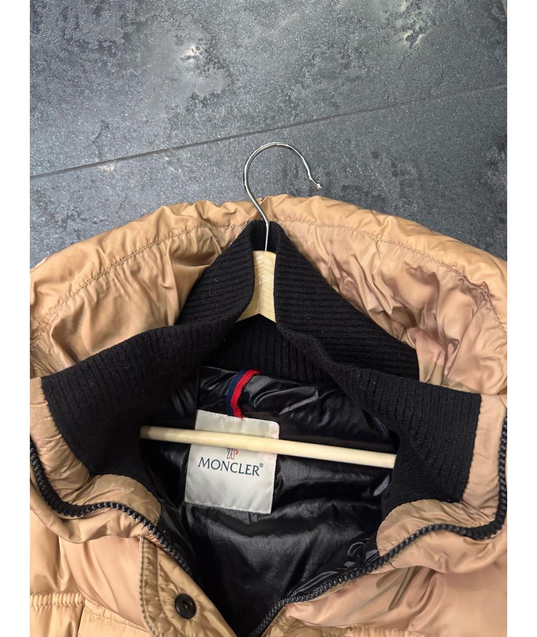 MONCLER Бежевый полиэстеровый пуховик, фото 3