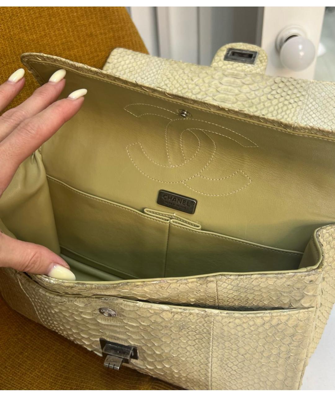 CHANEL Бежевая сумка с короткими ручками из экзотической кожи, фото 5