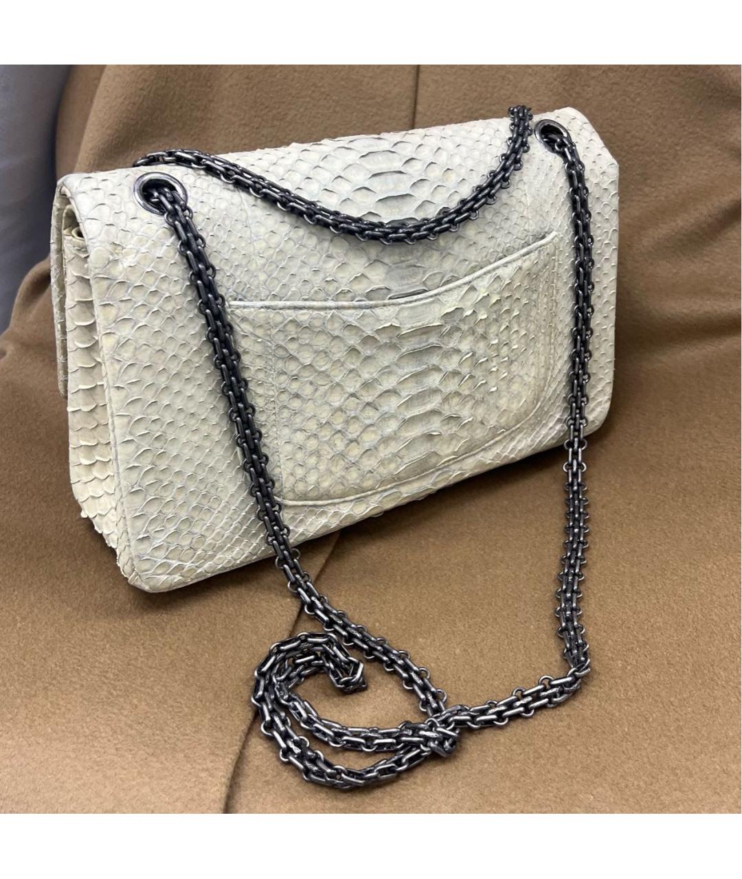 CHANEL Бежевая сумка с короткими ручками из экзотической кожи, фото 3