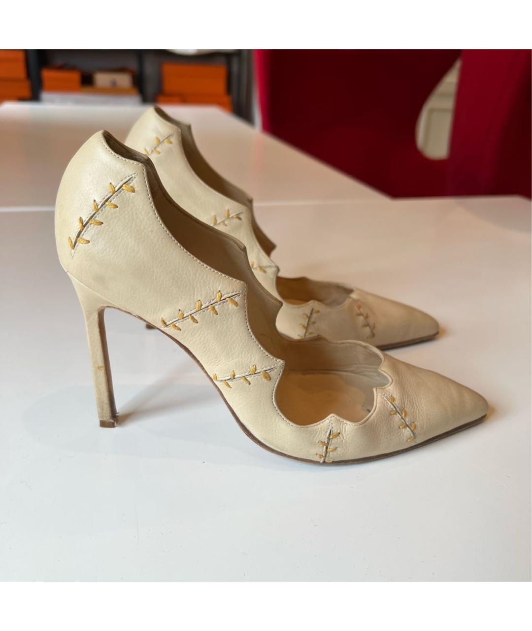 MANOLO BLAHNIK Бежевые кожаные туфли, фото 4