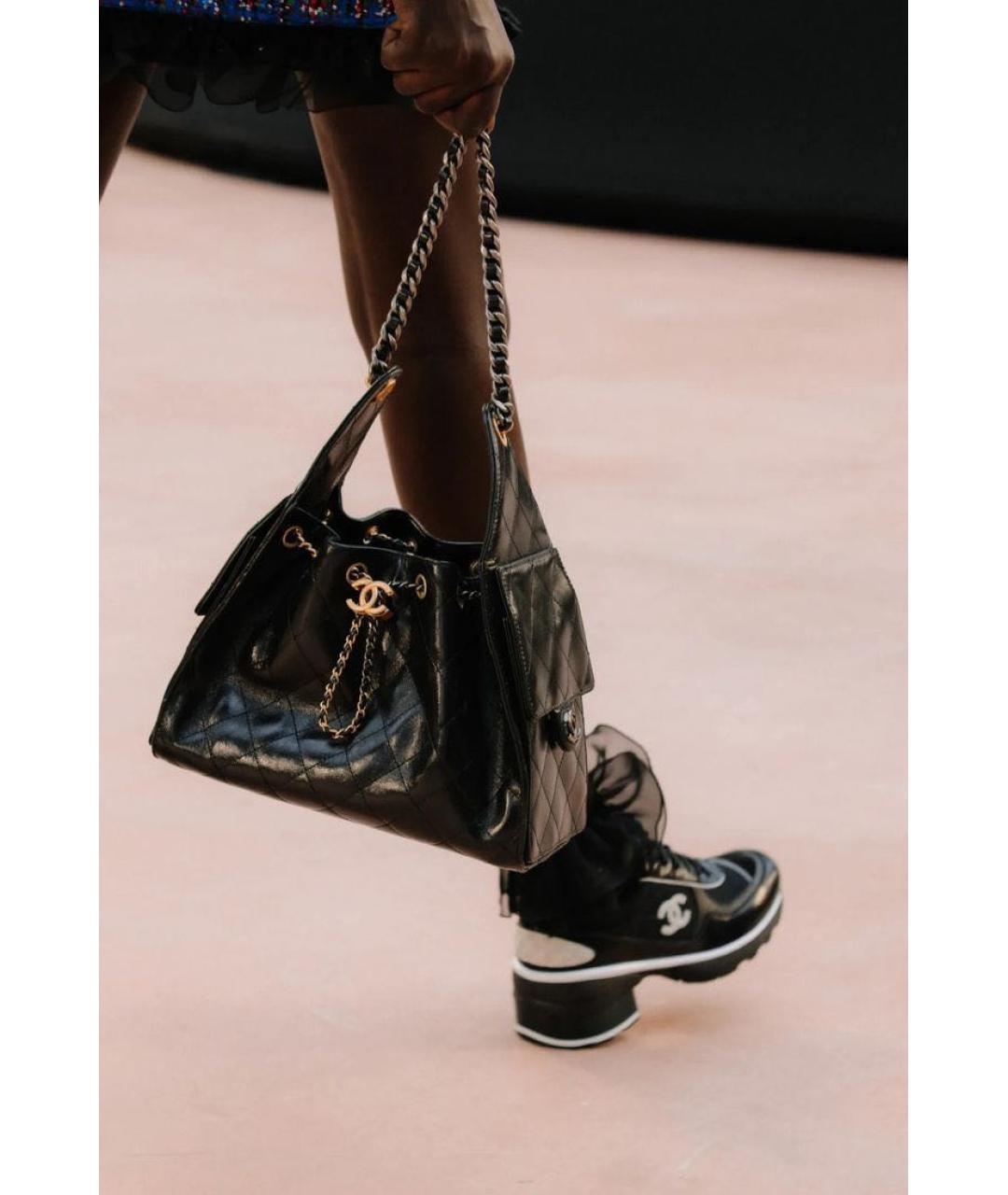 CHANEL Черная кожаная сумка тоут, фото 7
