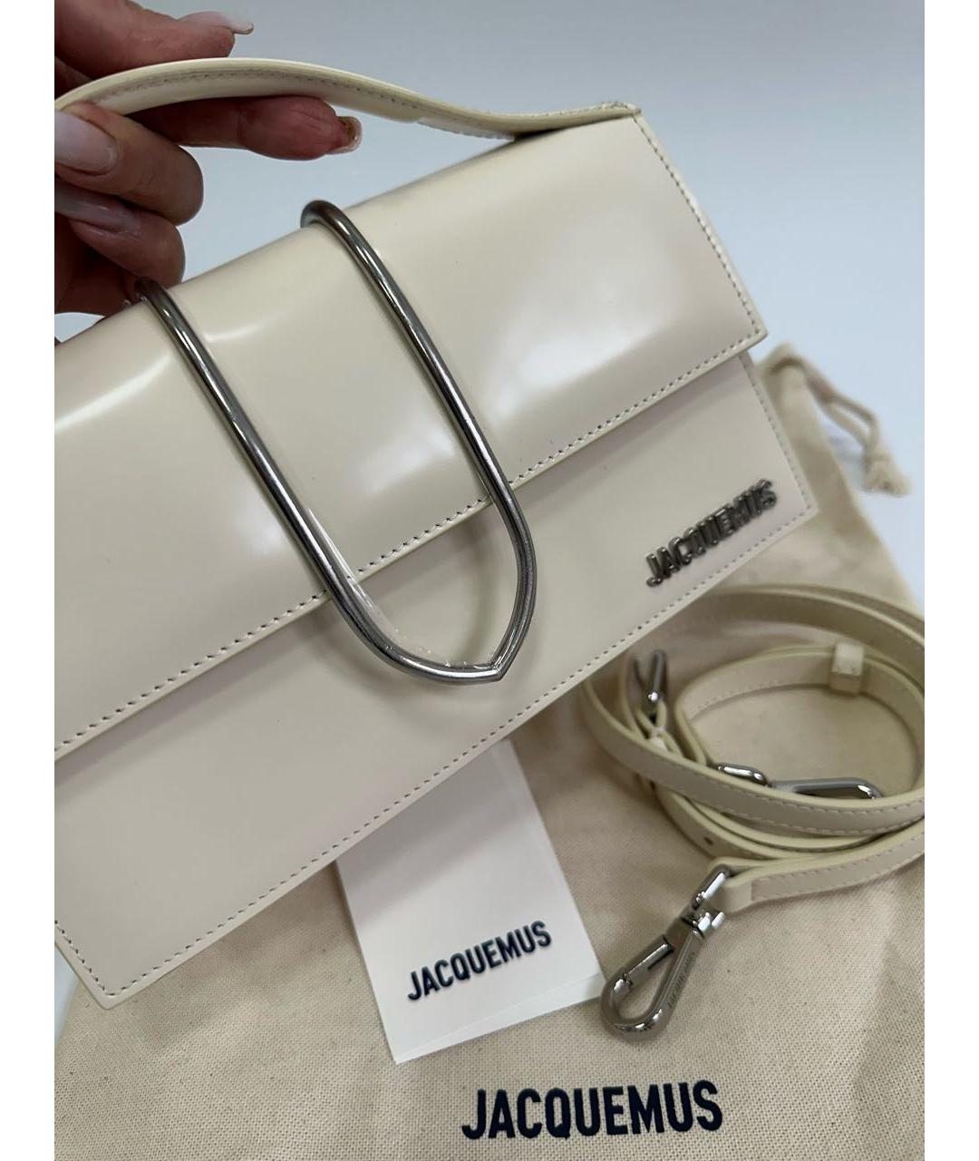 JACQUEMUS Белая сумка с короткими ручками из лакированной кожи, фото 6