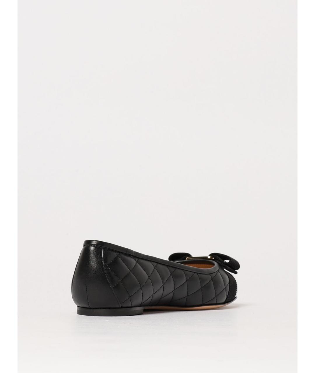 FERRAGAMO Черные кожаные балетки, фото 3