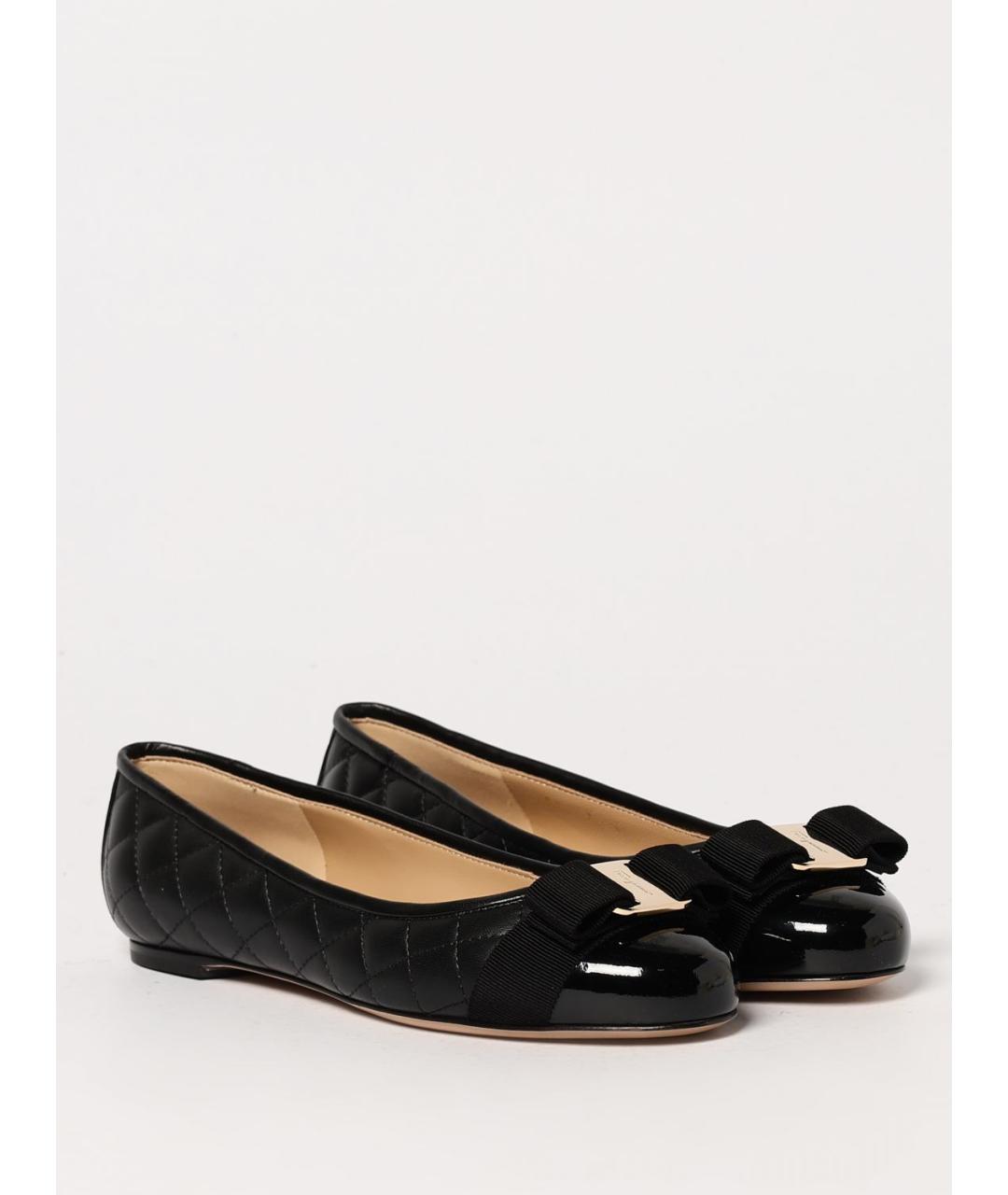 FERRAGAMO Черные кожаные балетки, фото 2
