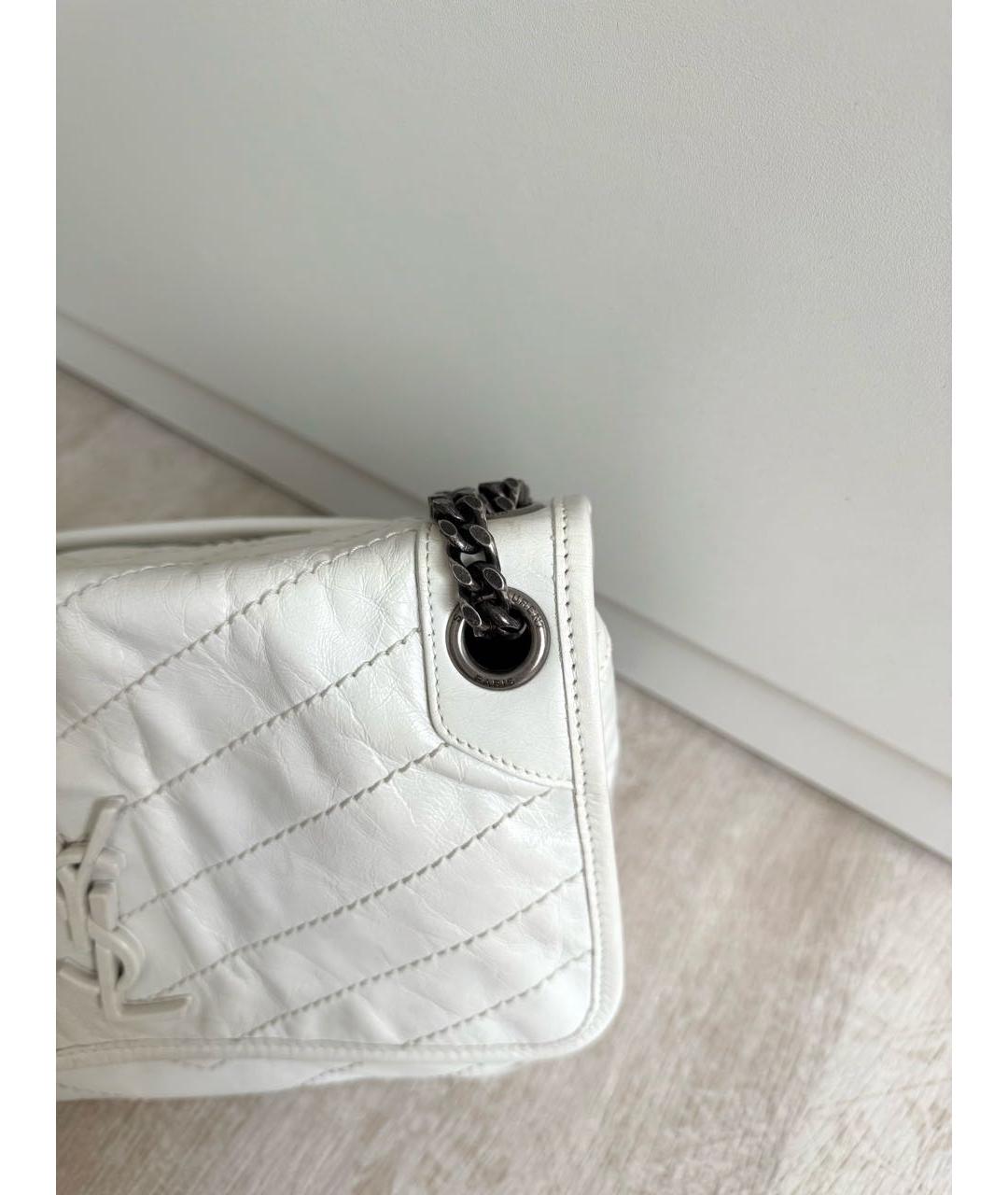 SAINT LAURENT Белая сумка через плечо из лакированной кожи, фото 5