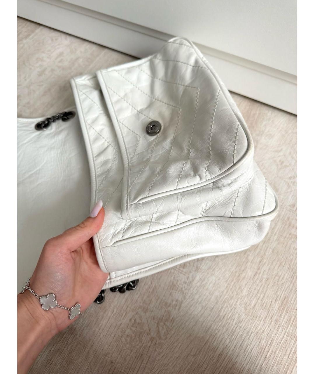 SAINT LAURENT Белая сумка через плечо из лакированной кожи, фото 6