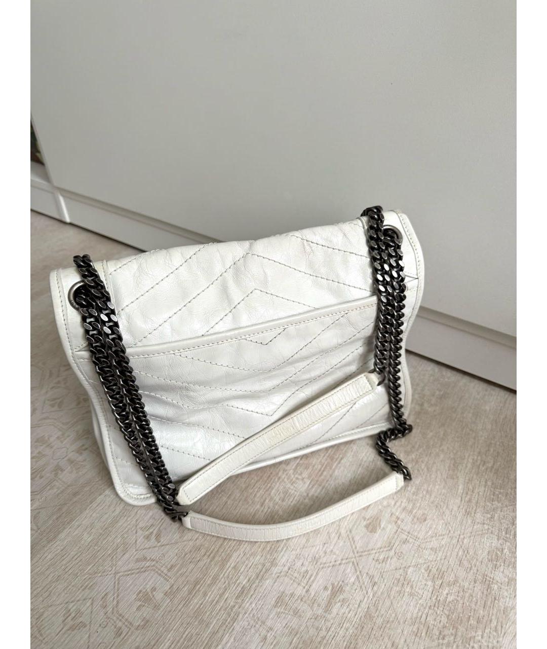 SAINT LAURENT Белая сумка через плечо из лакированной кожи, фото 3