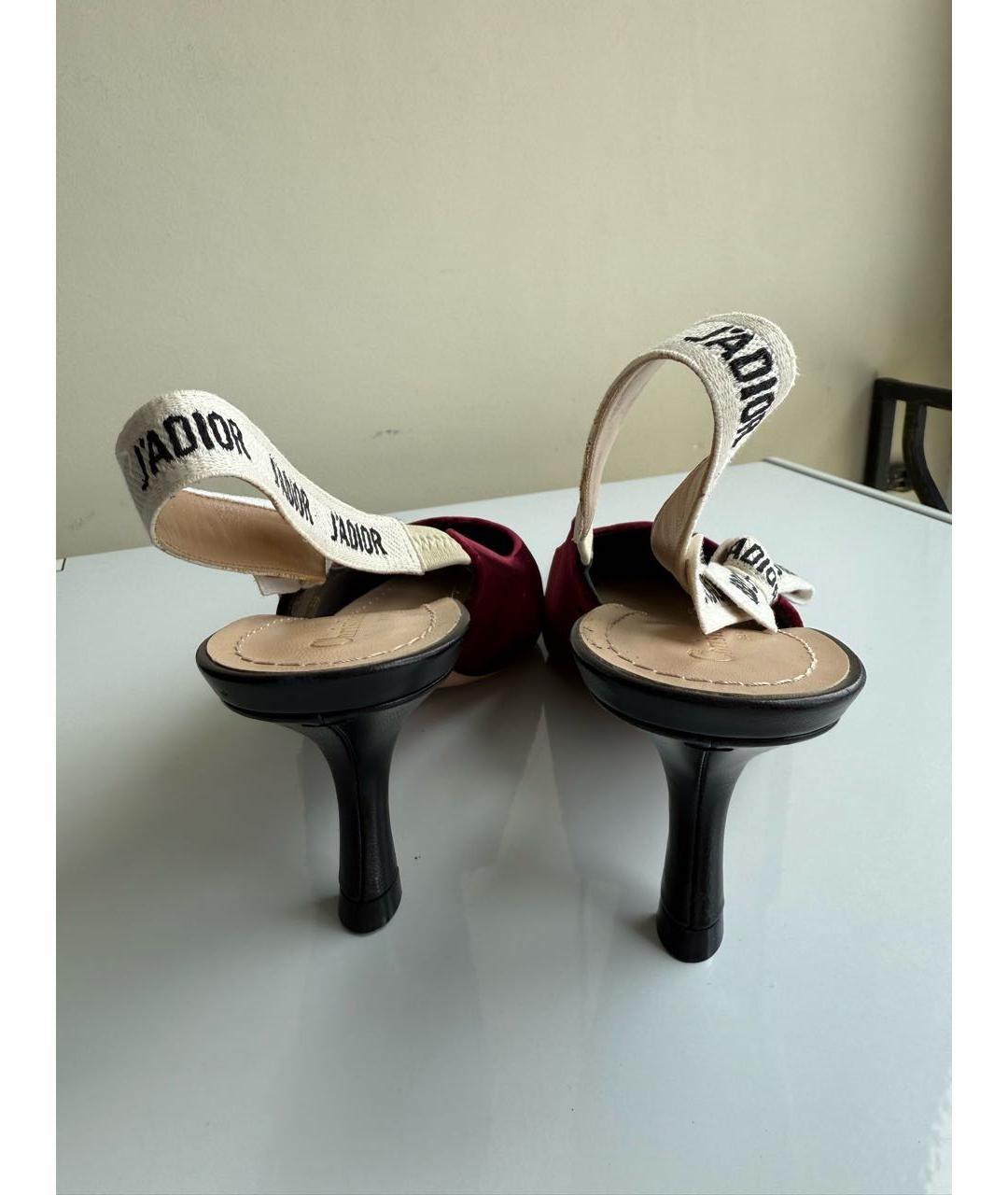 CHRISTIAN DIOR Бордовые бархатные лодочки на низком каблуке, фото 4