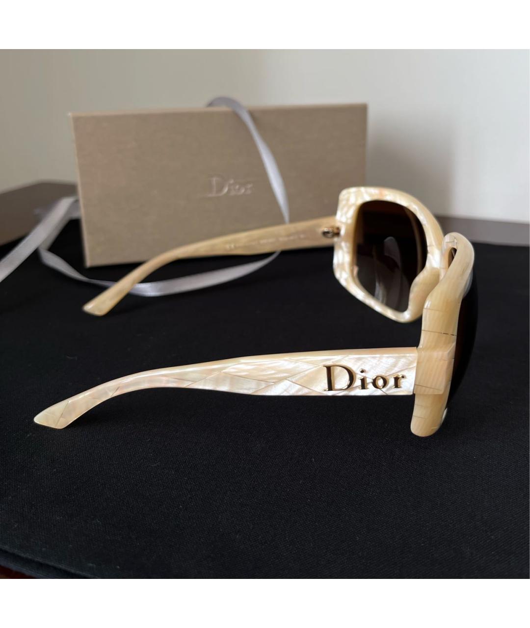 CHRISTIAN DIOR Бежевые пластиковые солнцезащитные очки, фото 3