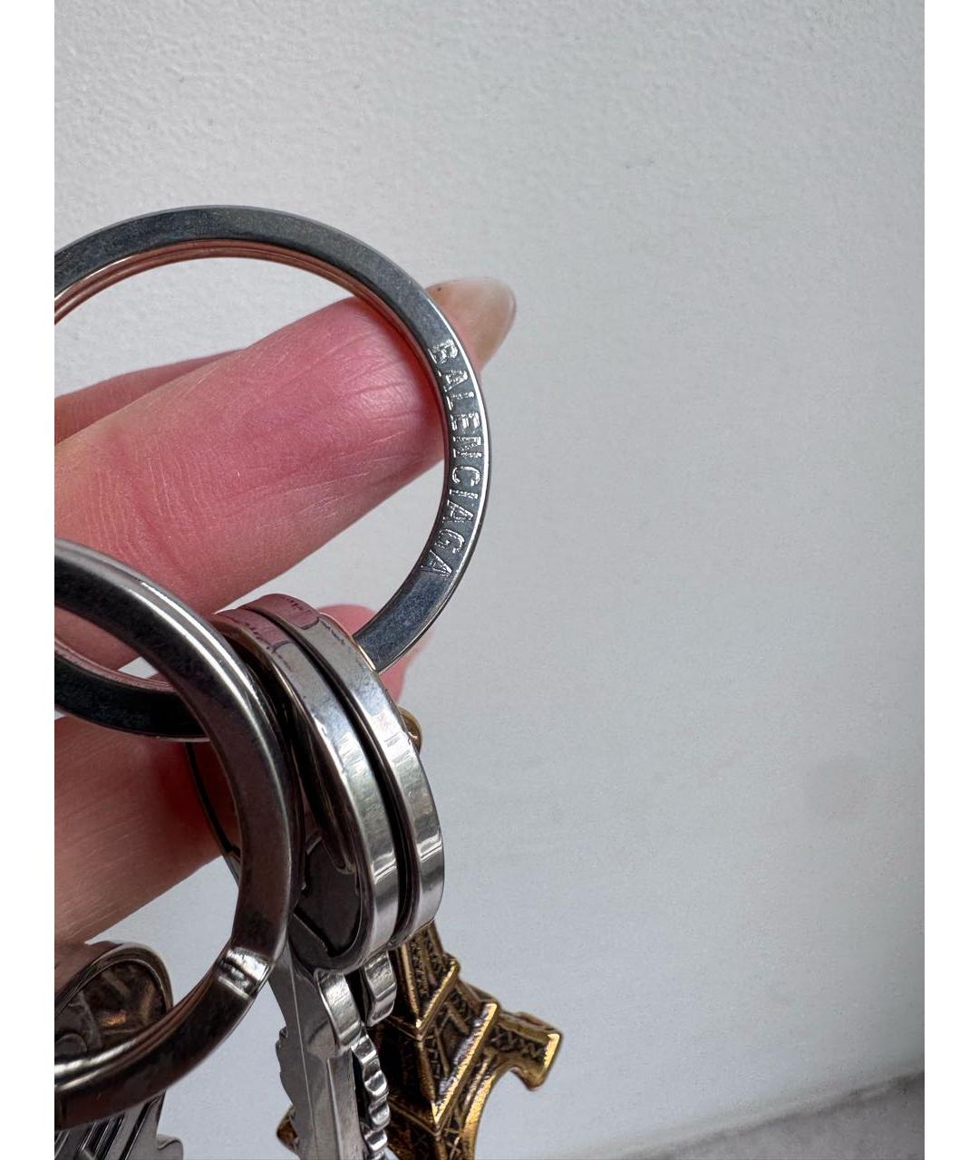 BALENCIAGA Серый брелок, фото 4