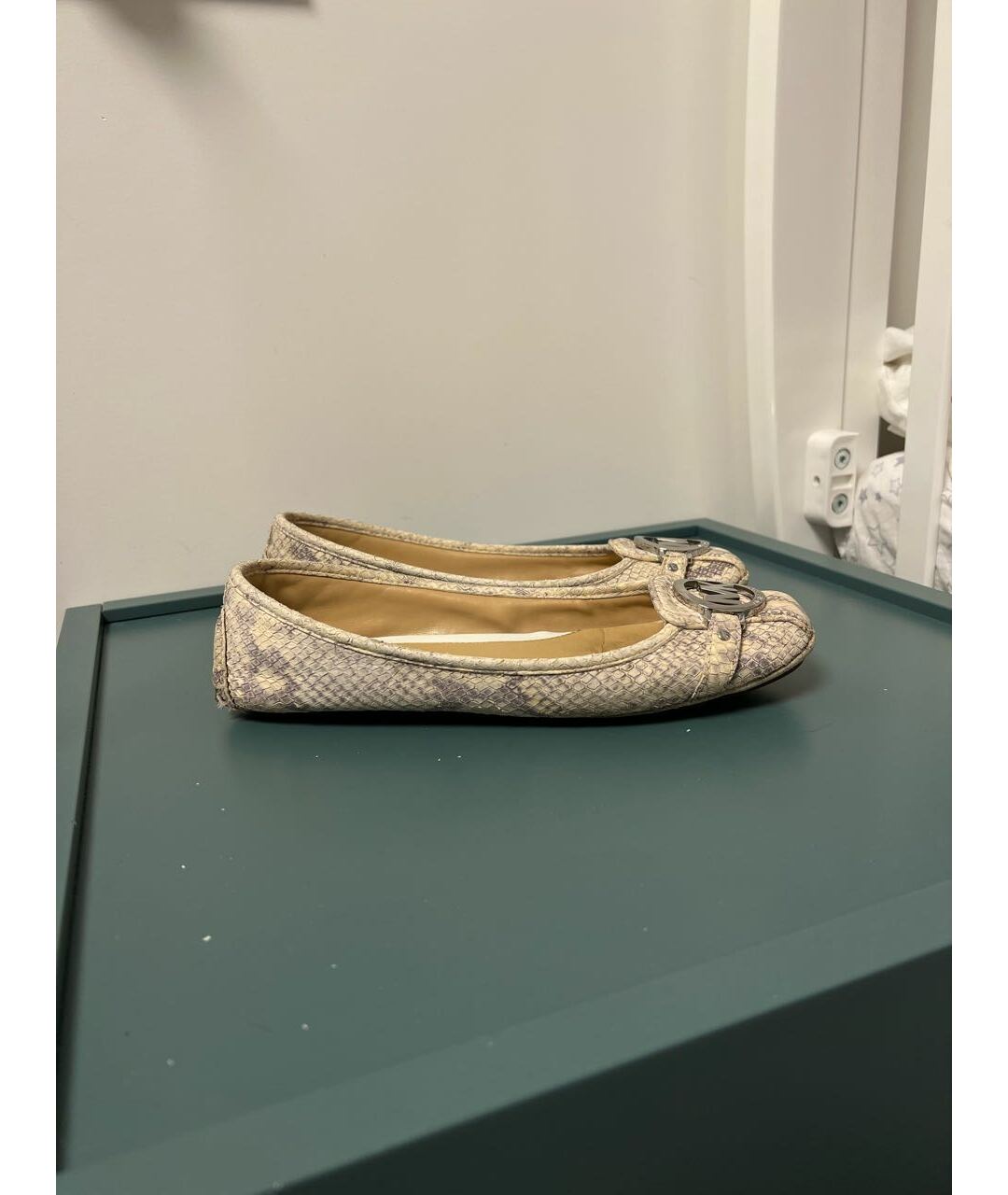 MICHAEL KORS Серые кожаные балетки, фото 5