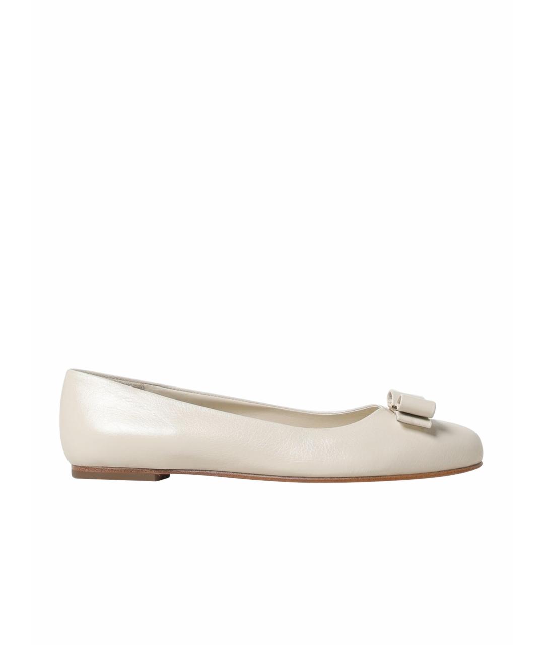 FERRAGAMO Белые кожаные балетки, фото 5