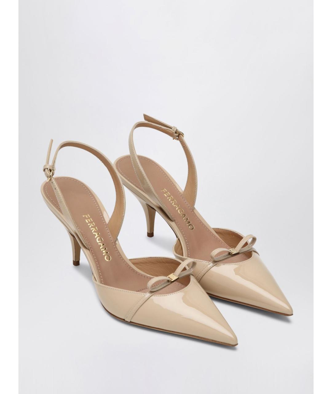FERRAGAMO Бежевые туфли из лакированной кожи, фото 3