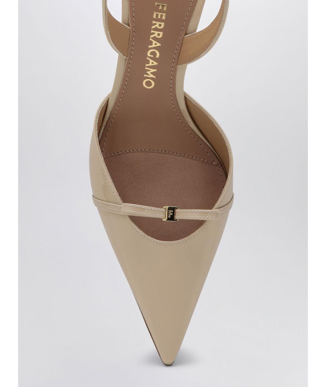 FERRAGAMO Бежевые туфли из лакированной кожи, фото 4