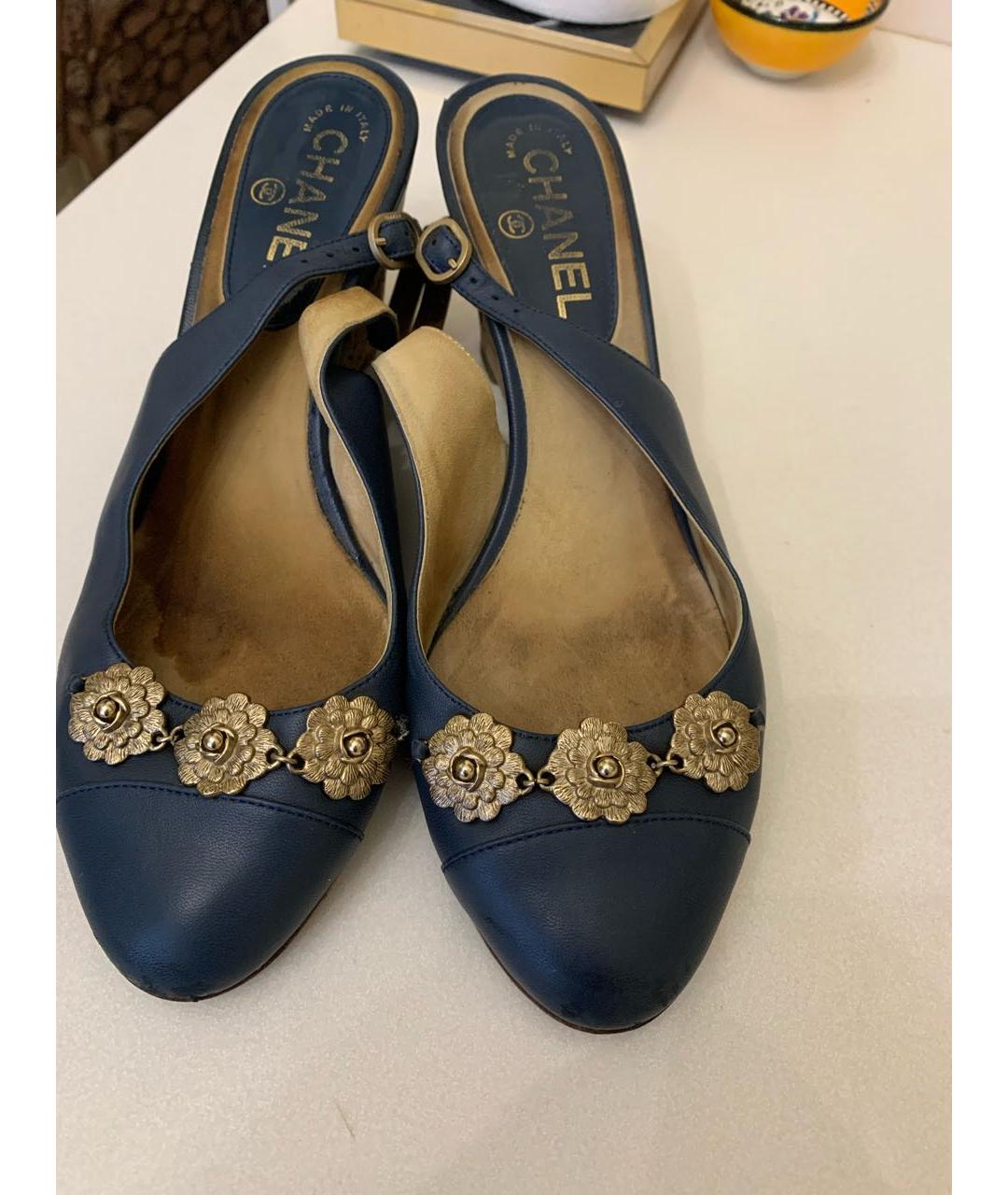 CHANEL Синие кожаные босоножки, фото 2