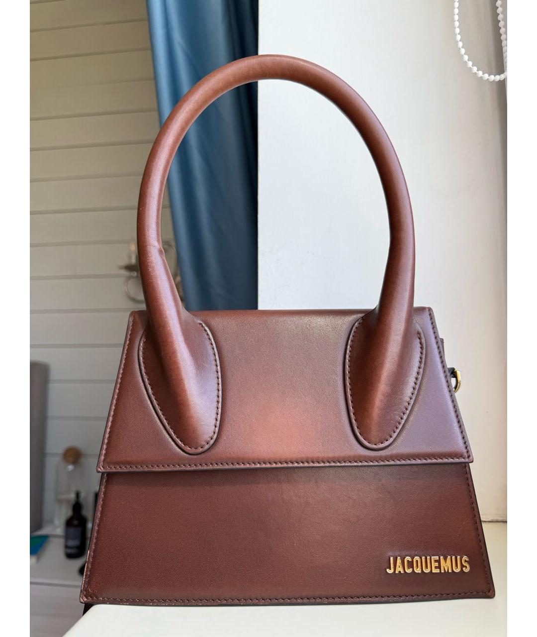 JACQUEMUS Коричневая кожаная сумка с короткими ручками, фото 5