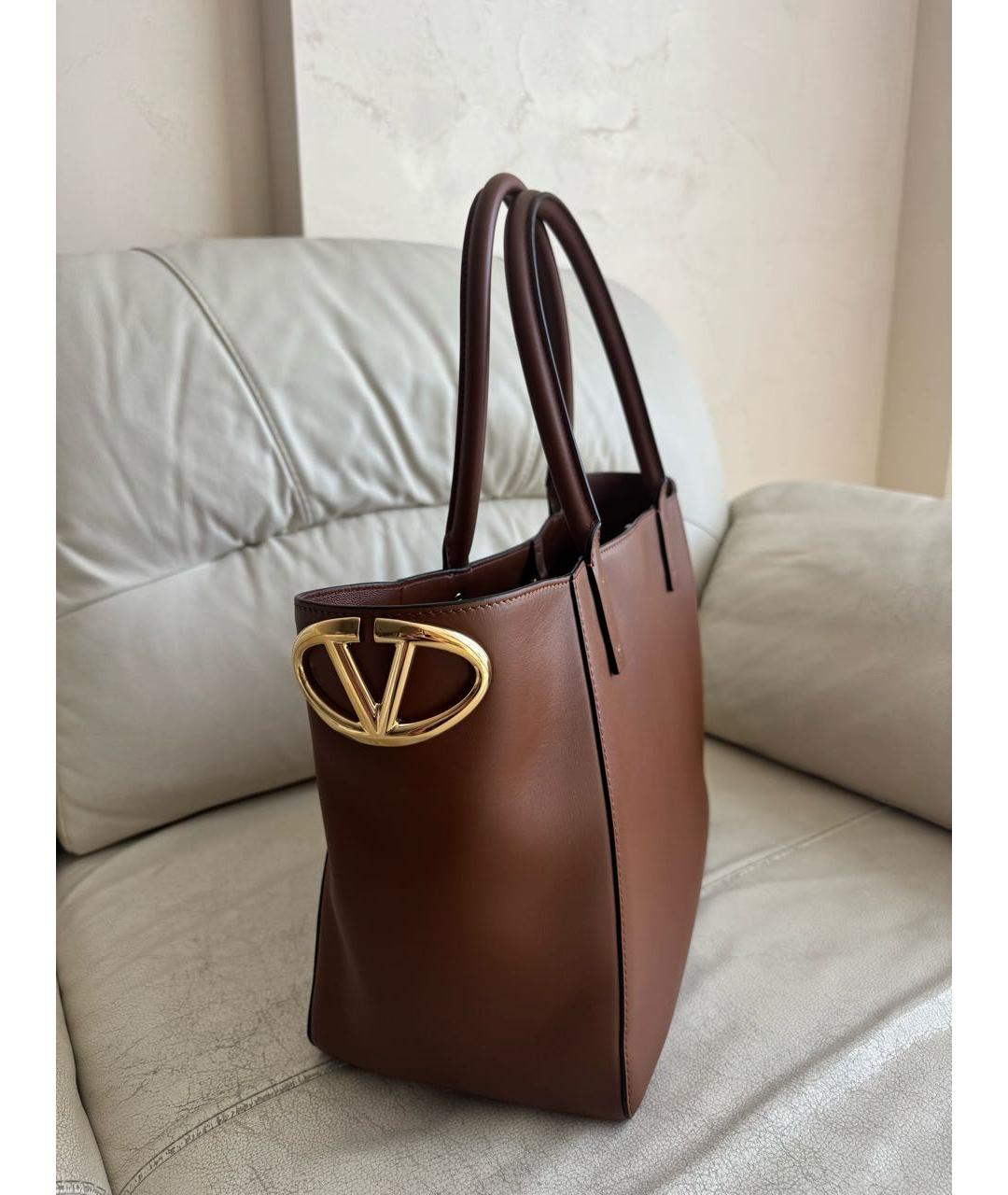 VALENTINO Коричневая кожаная сумка тоут, фото 2
