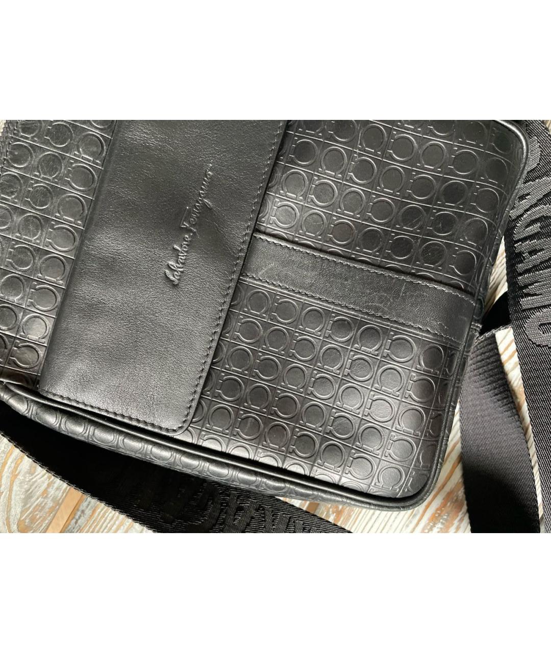 FERRAGAMO Черная кожаная сумка на плечо, фото 8