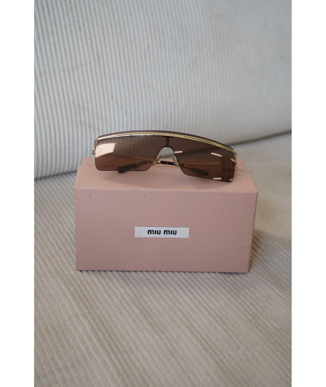 MIU MIU Бежевые пластиковые солнцезащитные очки, фото 4